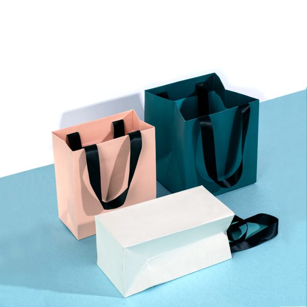 Customized Wholesale  Packaging Paper Handbag Gift Wedding Favors Bag